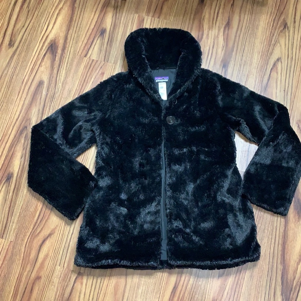 Patagonia Girls Faux Fur Jacket/Coat (Meduim)